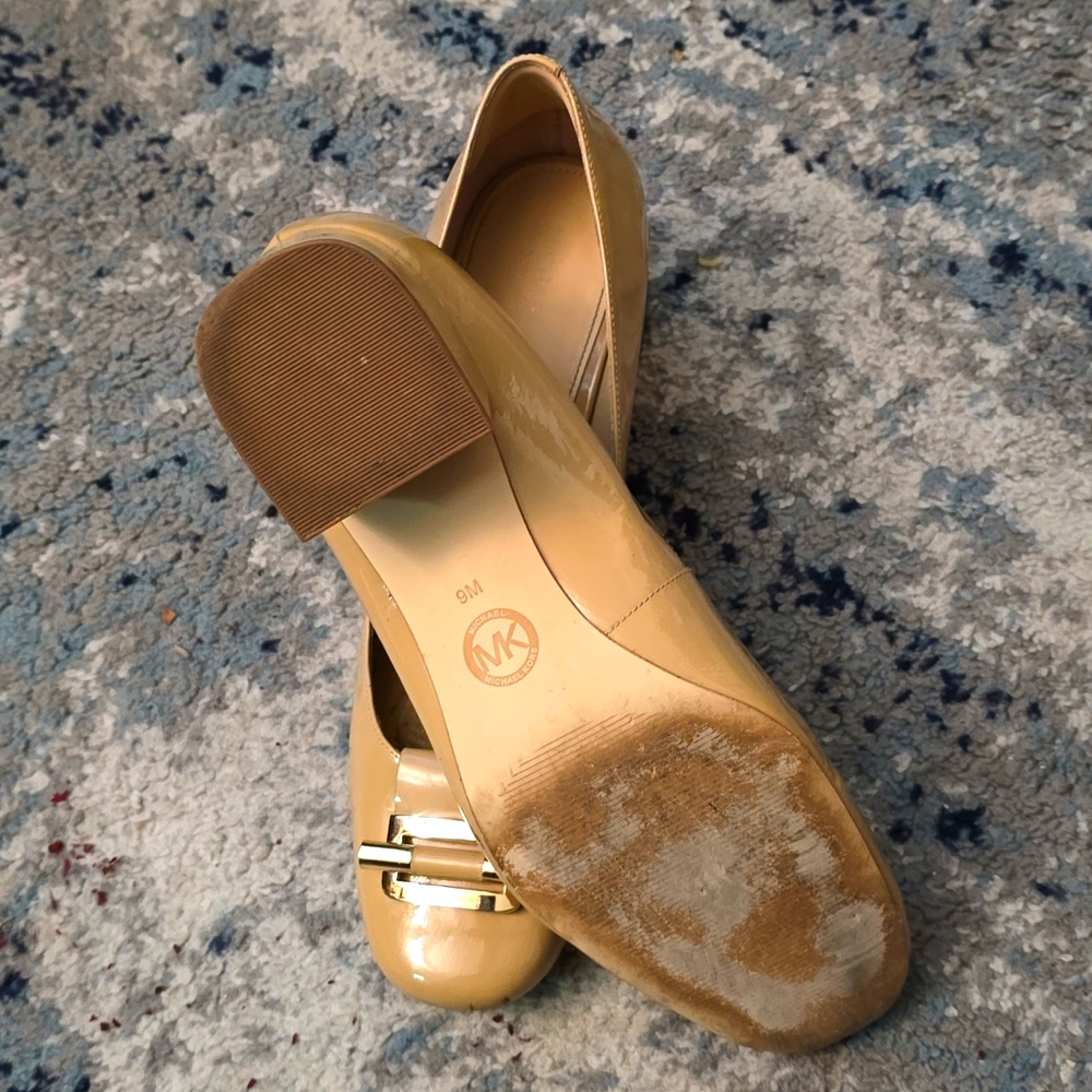 Michael Kors heels shoes, women size 9M, Tan / nude